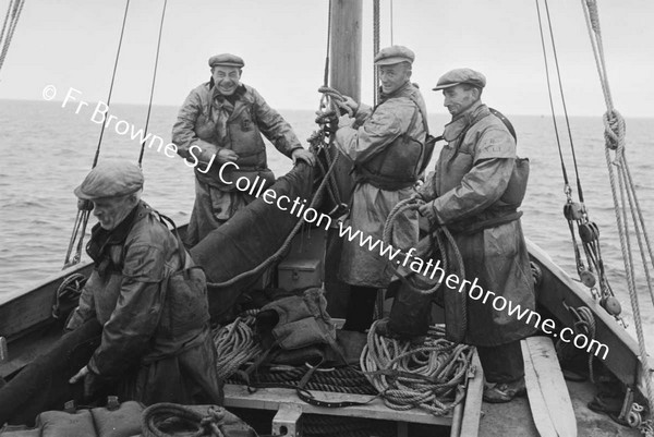 BOATS AND BOATMEN WITH LIFEBOAT TO INNISHMAAN